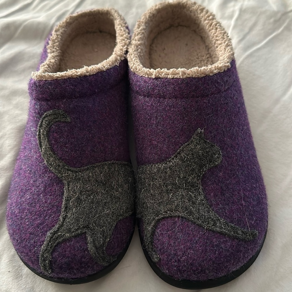 Women’s LL Bean Day Break Scuffs, Motif Slipper, size 8